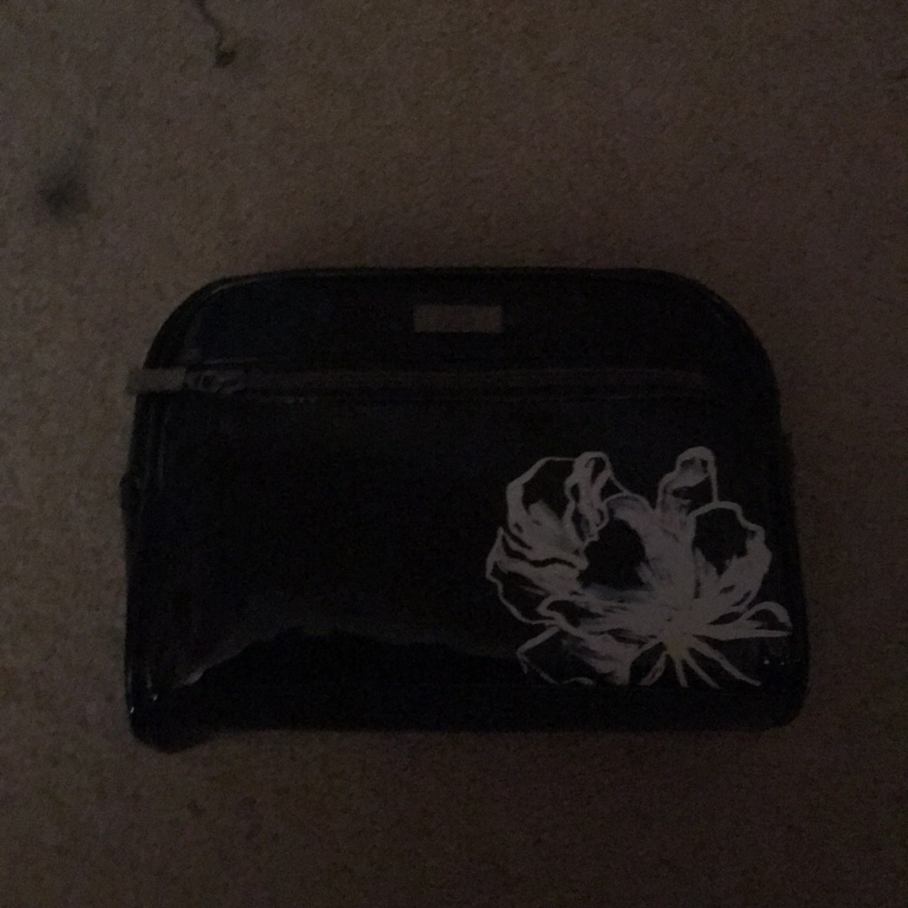 im selling a makup bag